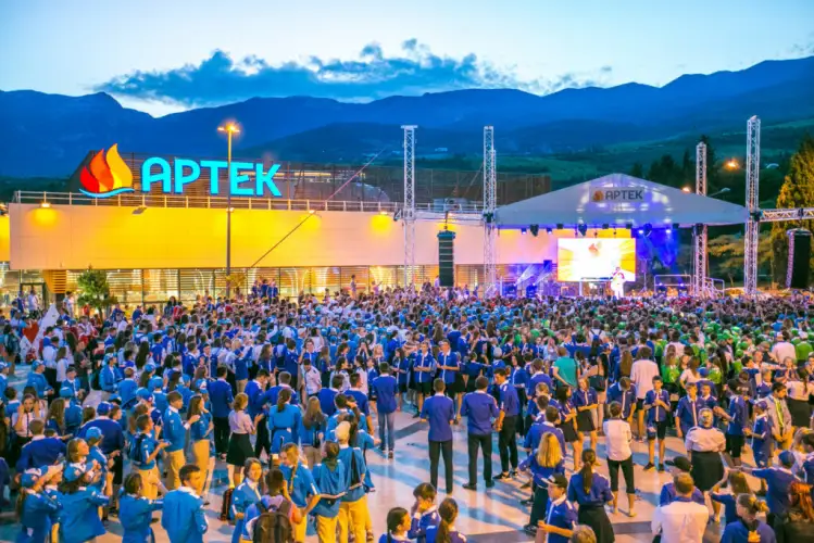 После поездки казахстанских детей в Крым с учителем провели беседу – Мипросвещения