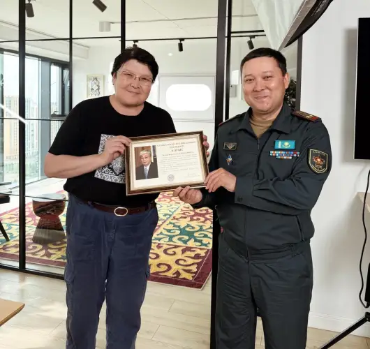 Главному редактору ИА Bestnews.kz Жанар Сердалиной вручили Алгыс Хат Президента Республики Казахстан и нагрудный знак