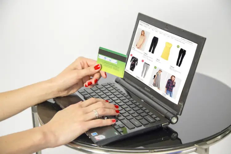 О каких покупках казахстанцев в Интернет-магазинах банки будут сообщать налоговикам - видео