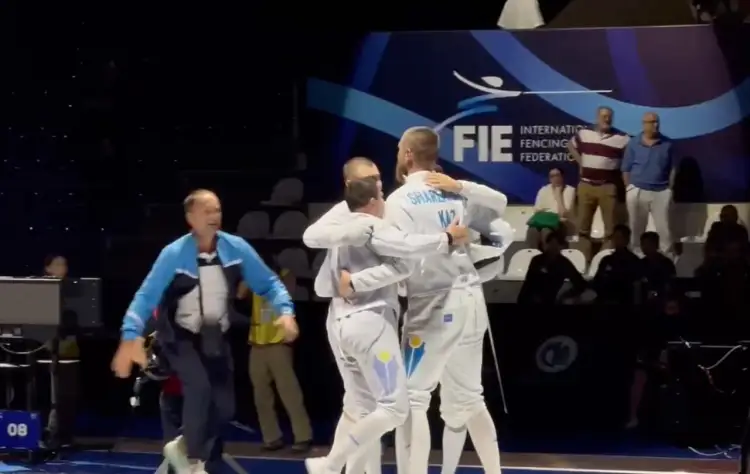 Шпажисты сборной Казахстана завоевали историческую медаль