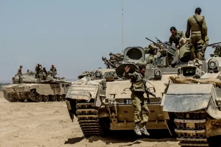 Иран атаковал Израиль ракетами - СМИ