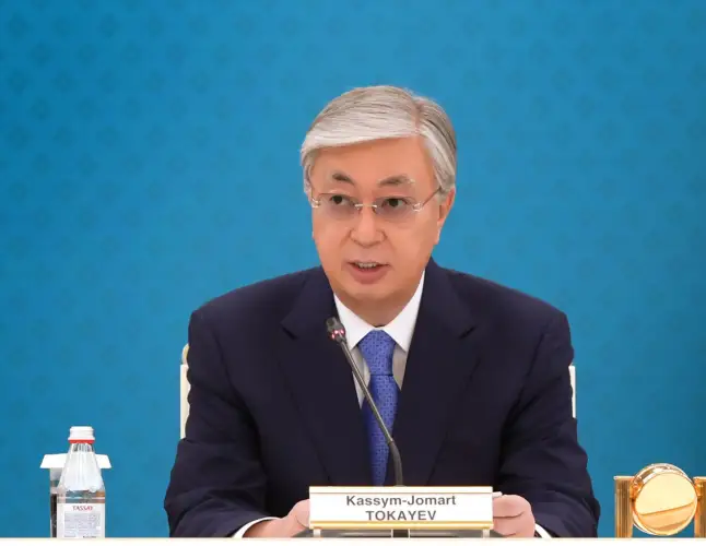 Токаев поблагодарил горожан и сельчан за помощь после крушения самолета под Алматы