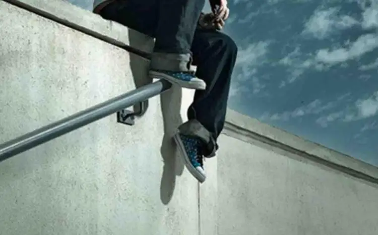 В Алматы мужчина спрыгнул с моста и погиб