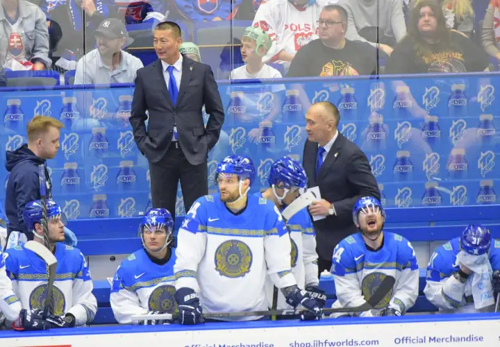 «Поэтому оставили Шутова»: Мамбеталиев объяснил поражение от Словакии на ЧМ по хоккею