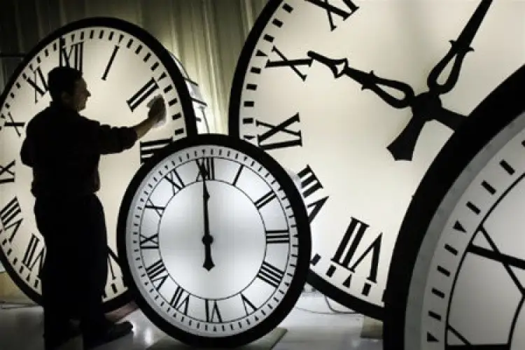 В Мажилисе обсудят переход казахстанцев на единый часовой пояс