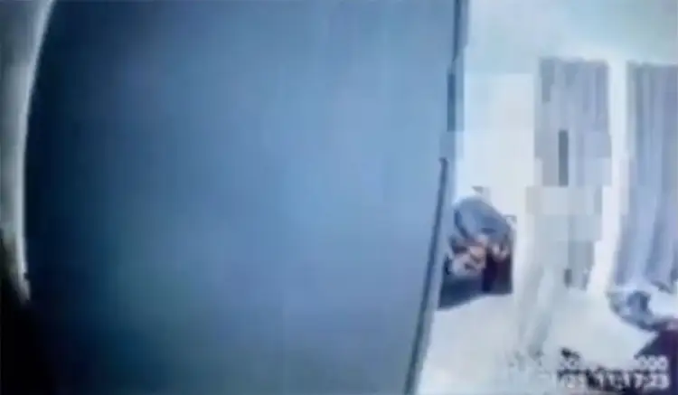 В Нур-Султане женщина угрожала зарезать себя, полиция остановила её