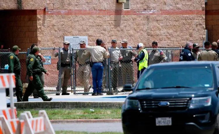 В Техасе старшеклассник застрелил 19 учеников: Токаев соболезновал Байдену