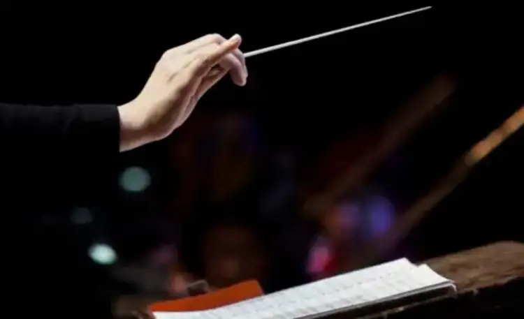 Перизат Кайрат имеет незаконченное образование дирижёра 