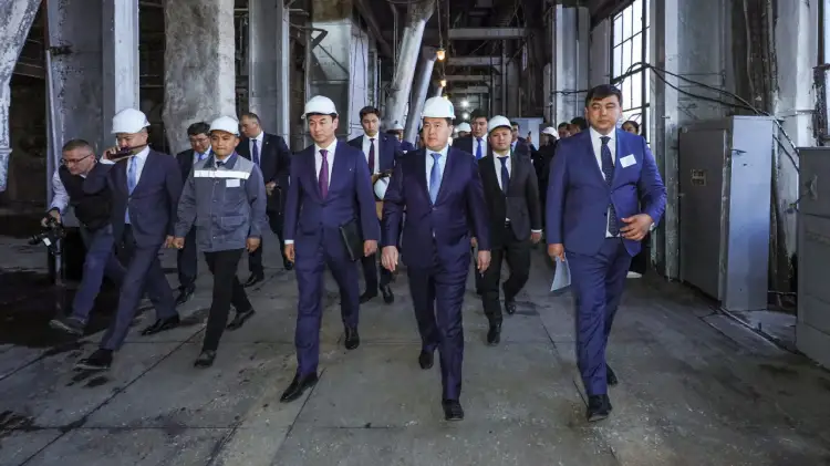 Смаилову показали промышленные объекты в Туркестане и ТЭЦ в Кентау