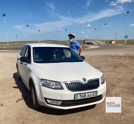 На «розовом» озере Кобейтуз появились мобильные посты