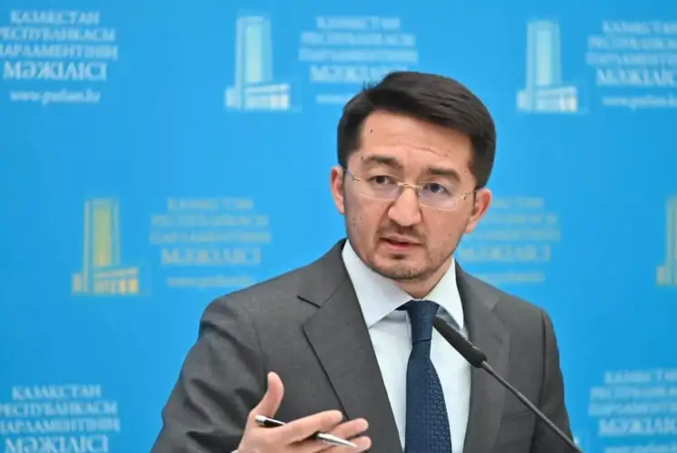 Жаслан Мадиев сравнил скорость доступа в Интернет в Казахстане и ОАЭ