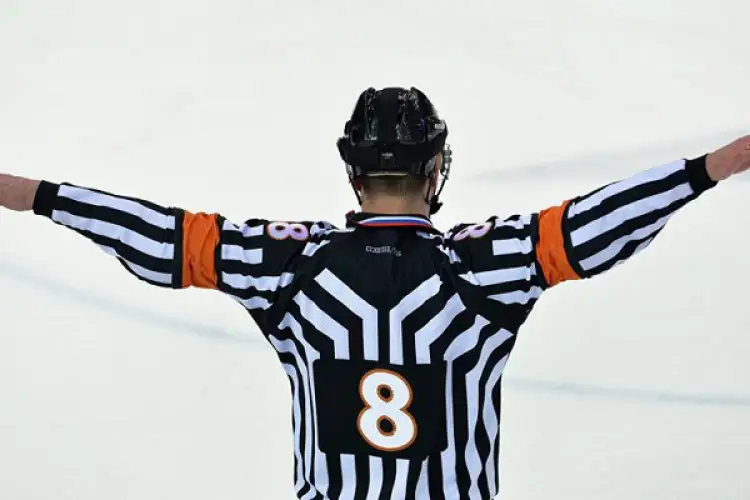 В Барысе не уточняют, где именно выявили COVID19 у арбитров КХЛ