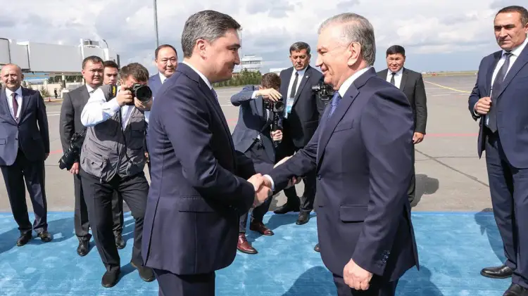 Президент Узбекистана прибыл в Астану