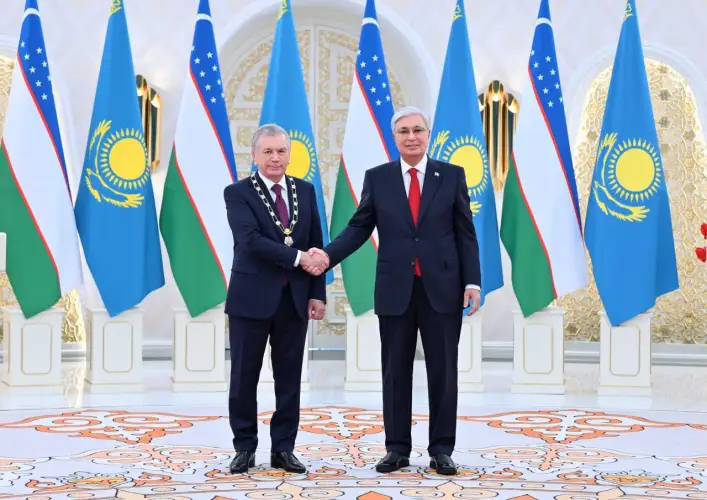 Касым-Жомарт Токаев наградил Шавката Мирзиёева орденом «Алтын Қыран»