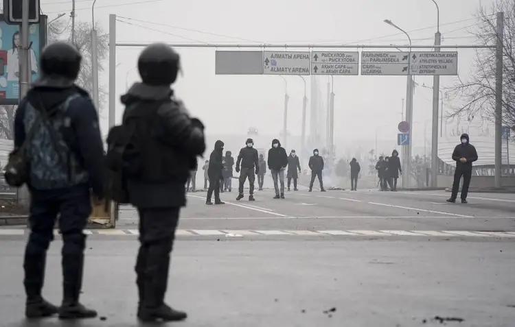 Токаев о тактике боевиков: «Переодеваются, сбривают бороду»