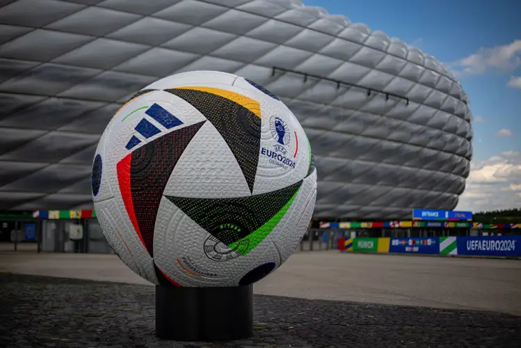 Франция вышла в 1/4 Евро-2024 после автогола