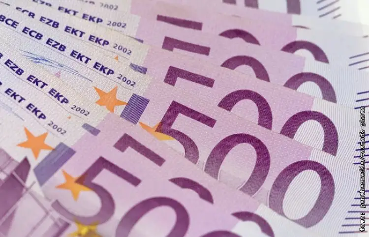 Двоих жителей Шымкенте осудили за сбыт фальшивых евро