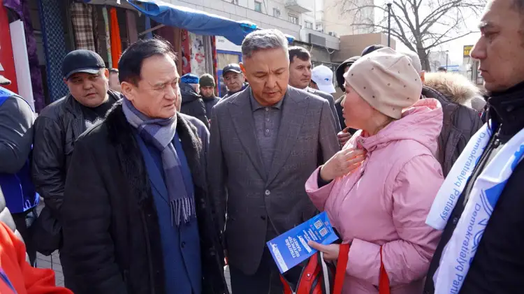 Лидеры «Ак жол» посетили ведущее предприятие Конаева и встретились с горожанами