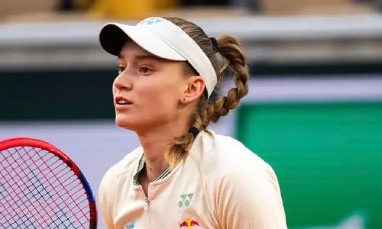 Рыбакина выиграла первую партию у Свитолиной на Ролан Гаррос