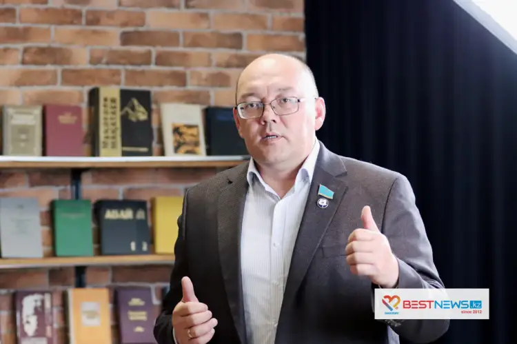 «Всё-таки «Астана-Арена»: лидер партии ОСДП о матче «Кайрат-Реал», реформах в футболе и ценах на билеты