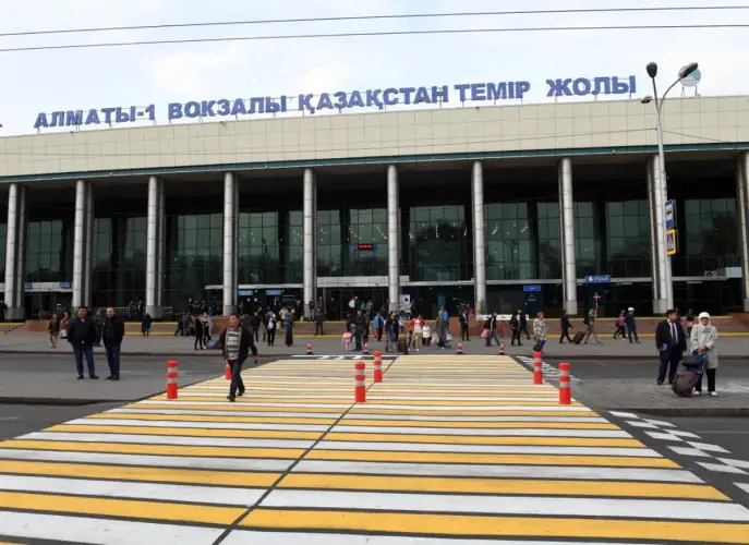 Начальник вокзала Алматы-1 отстранен после жалоб на билетных спекулянтов