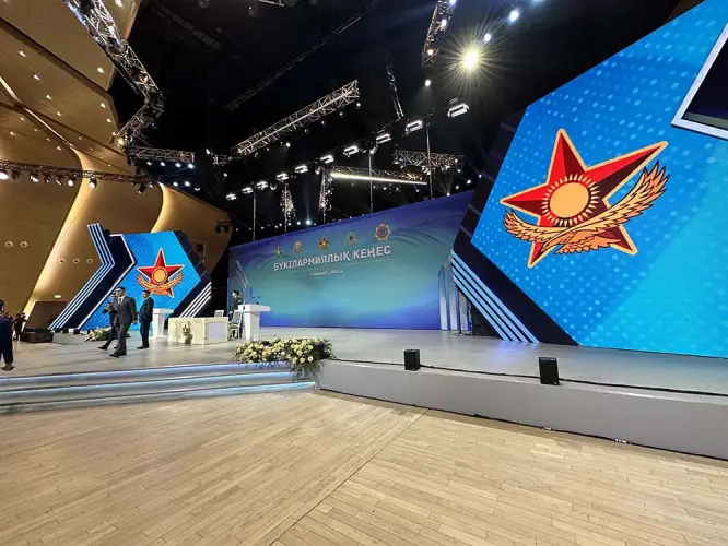 Модернизировать армию и повысить оклады военным - что поручил Глава государства