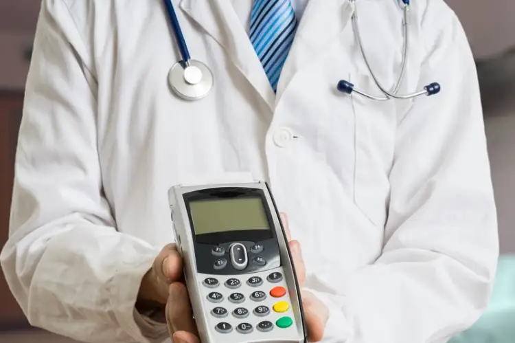 Депутат Жамалов предложил расширить список медуслуг, оплачиваемых пенсионными накоплениями