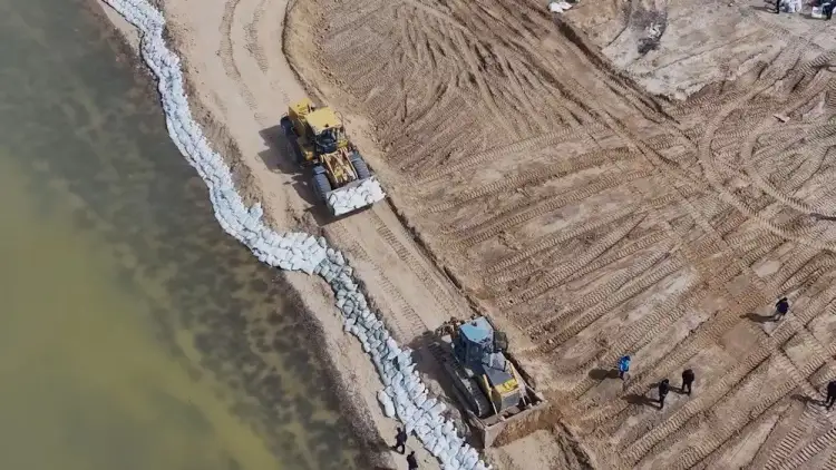 Бозумбаев: «Часть населения Атырау начала скупать билеты, но оснований для паники нет»