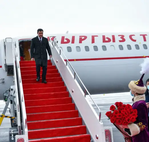 Президент Кыргызстана Садыр Жапаров с госвизитом прибыл в Казахстан