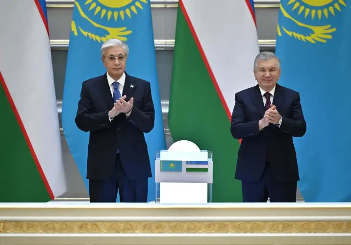 Президенты Казахстана и Узбекистана приняли участие в церемонии запуска совместных проектов