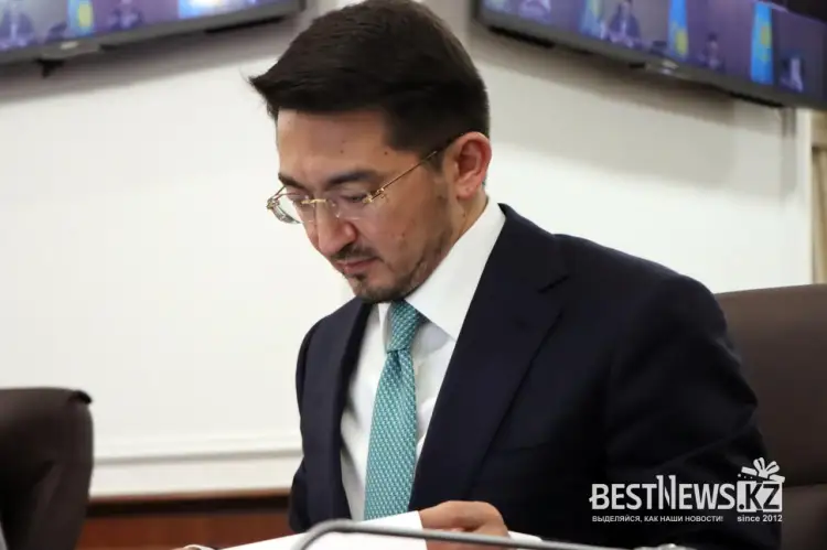 "Не хочу сидеть и менять": глава МЦРИАП РК о дискомфорте в случае отмены телефонного кода +7