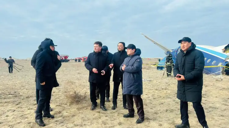 МЧС сообщает от 28 выживших пассажирах после падения самолета в Актау