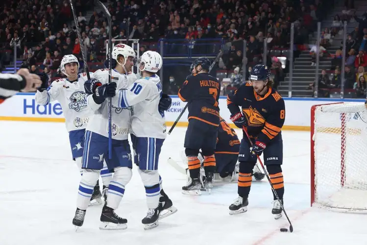 "Барыс" вырвал боевую победу в матче с "Металлургом"