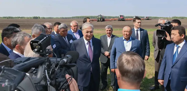 Токаев с юмором прокомментировал предложение Лукашенко вступить Казахстану в Союзное государство