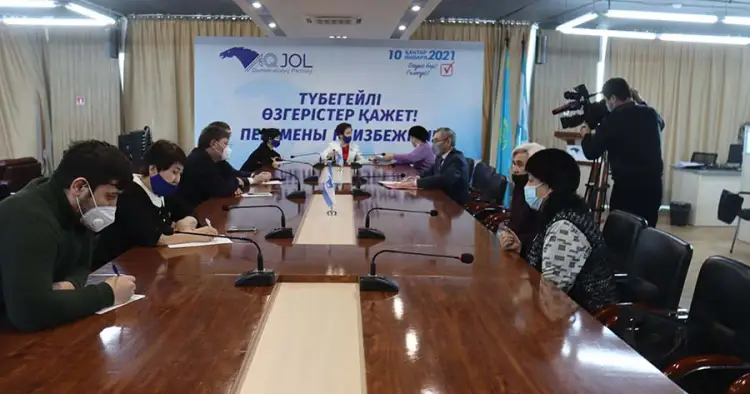 Депутаты «Ак жола» провели приём граждан 