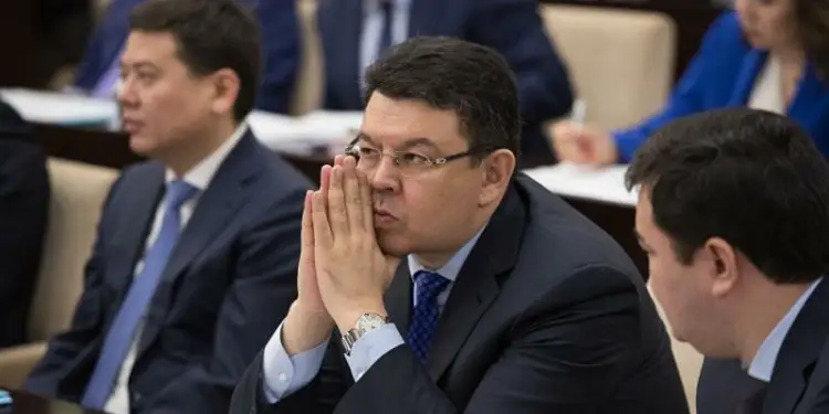 Бозумбаев посоветовал читать «некоторые Telegram-каналы только после обеда»