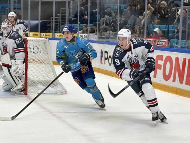 Барыс заменил вратаря и пропустил гол в большинстве