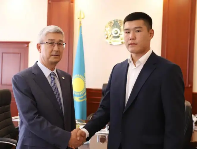 Аким дал бата Бекзаду перед Олимпиадой в Токио