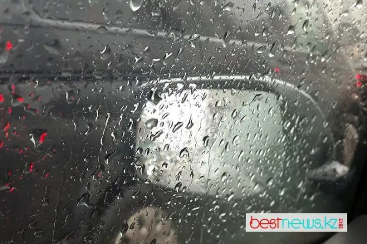 Синоптики прогнозируют осадки и град на выходные в Казахстане