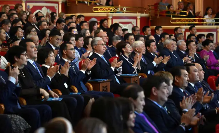 Президент Казахстана посетил концерт по случаю Дня Республики