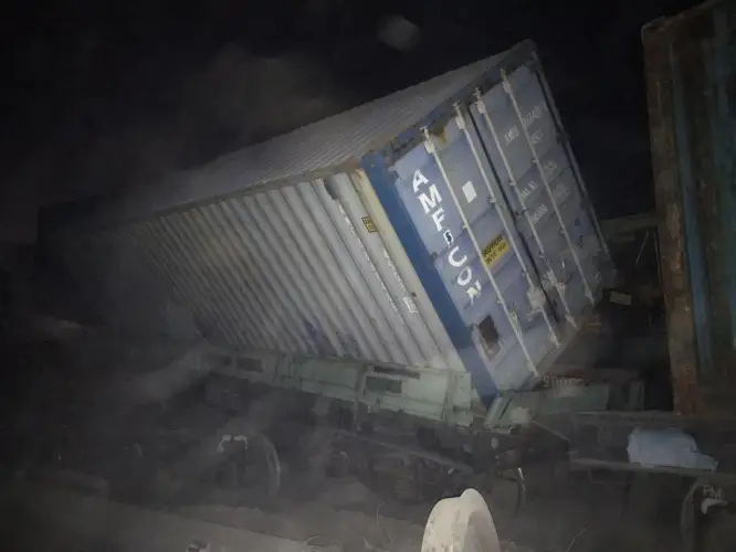 Сход 13 ж/д вагонов создал проблемы для пассажиров пяти поездов