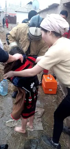 В Туркестанской области спасатели вытащили ребенка из ямы уличного туалета – видео