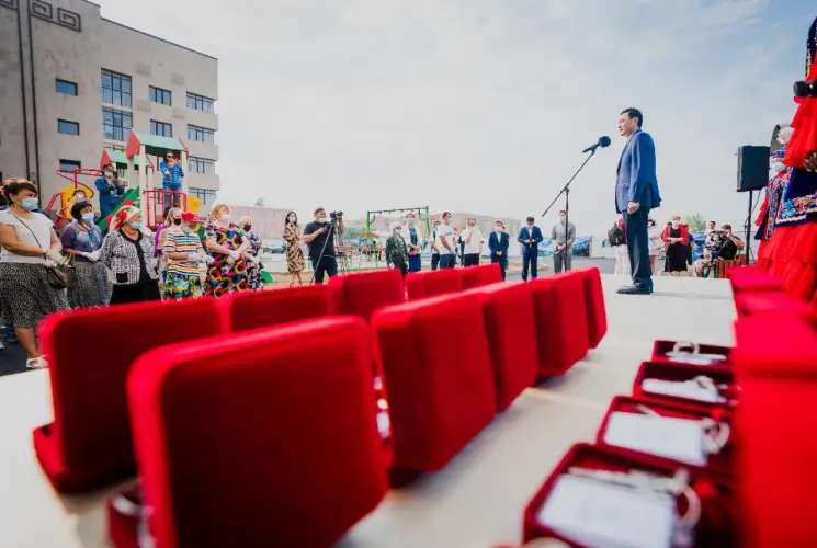 400 семей получили ключи от квартир в Нур-Султане