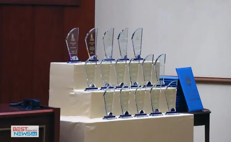 Спикер Мажилиса Ерлан Кошанов наградил журналистов-лауреатов премии «Парламент сөзі»