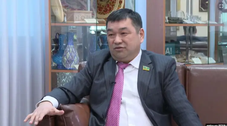 «Ак жол» исключил из партии депутата Азамата Абильдаева за скандальное интервью о ситуации в Украине