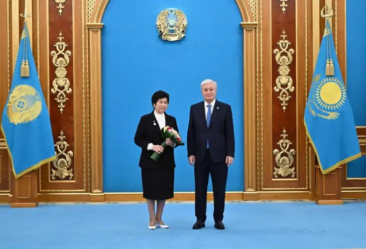 Президент Казахстана наградил учителей в Акорде