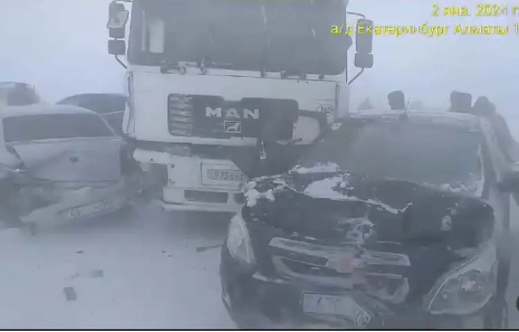 Сразу несколько авто столкнулись под Астаной