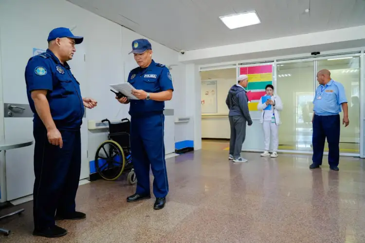 В Астане полиция взяла под охрану больницы