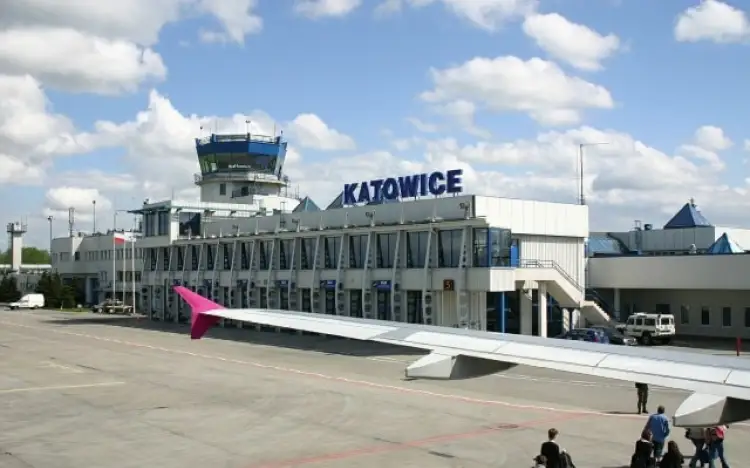 Из Киева и Львова в Польшу выехал автотранспорт с казахстанцами - МИД РК