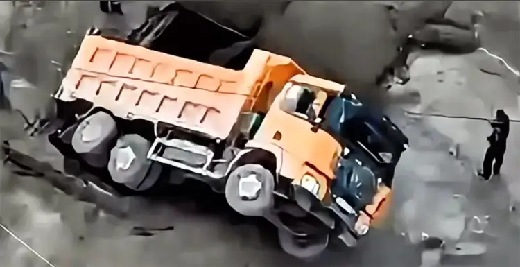 В Семее грузовик упал в дыру после обвала асфальта